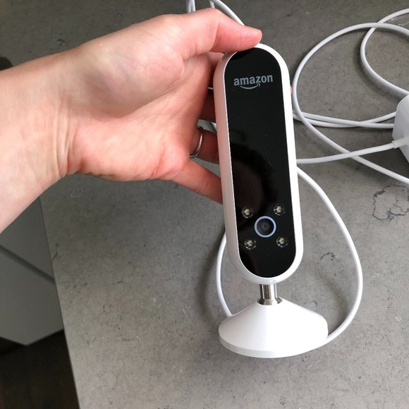 EUC: Amazon Echo Look Styling Assistant - Picture 3 of 11